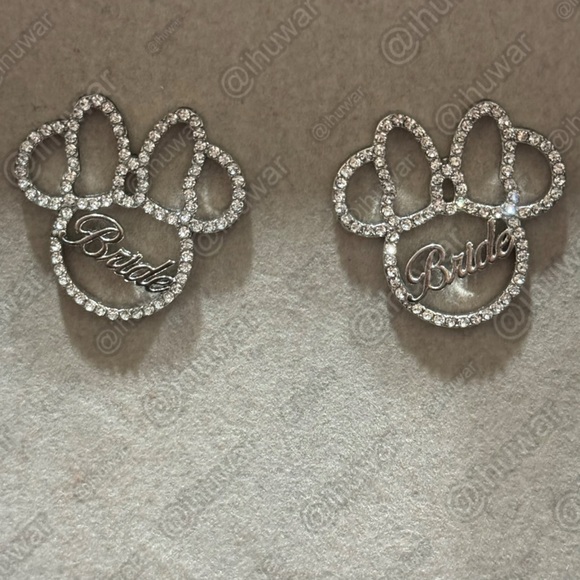 Disney × Baublebar MINNIE MOUSE BRIDE Stud Earrings /
Rhinestones NIB - Picture 5 of 12
